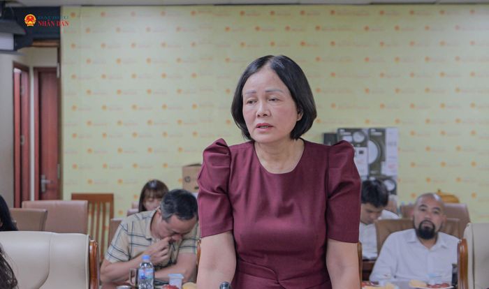 Phó Tổng Biên tập Báo Đại biểu Nhân dân Nguyễn Thị Minh Hằng phát biểu tại Hội nghị. Ảnh: Quốc Việt