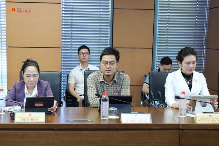 Các ĐBQH tỉnh Đồng Tháp dự phiên thảo luận tổ