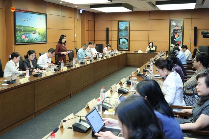 Toàn cảnh phiên thảo luận tổ.