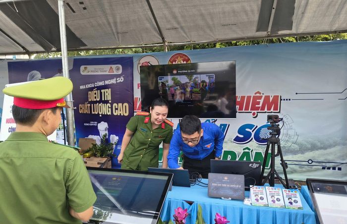 Song song với công tác đấu tranh phòng, chống các loại tội phạm, thời gian qua Công an tỉnh Đồng Tháp còn thực hiện tốt công tác chuyển đổi số và an sinh xã hội