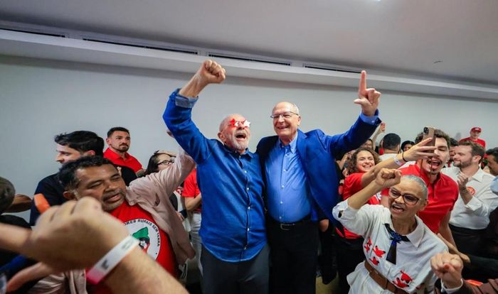 Ông Luiz Inacio Lula da Silva ăn mừng chiến thắng ngày 25/10. Ảnh: X/@LulaOficial (tài khoản X của ông Lula)