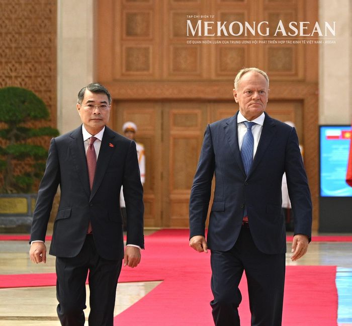 Thủ tướng Lê Minh Hưng và Thủ tướng Ba Lan Donald Tusk tại lễ đón. Ảnh: Đỗ Thảo - Mekong ASEAN
