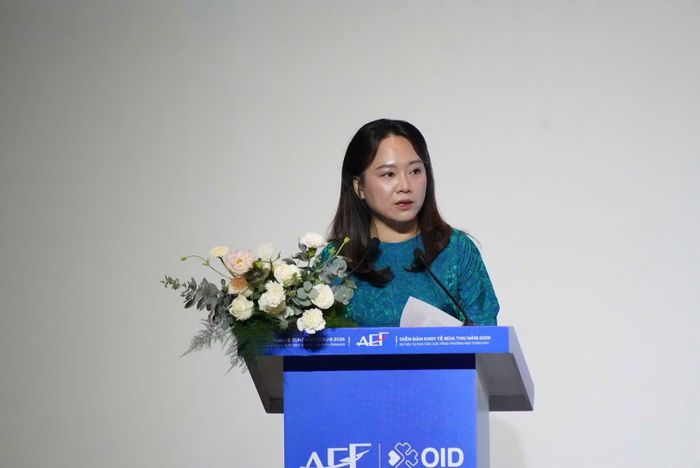 Bà Bùi Thanh Hằng, Giám đốc Trung tâm Đổi mới sáng tạo mở SoiHub, trao đổi ý kiến.