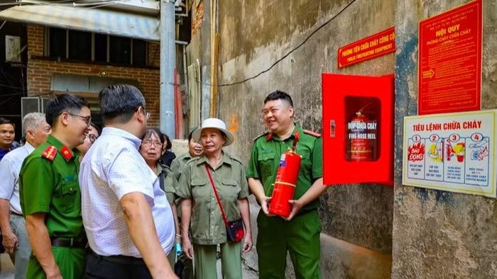  Lực lượng chức năng Hà Nội kiểm tra công tác PCCC tại địa bàn. 