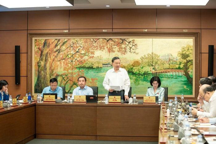 Quang cảnh thảo luận tại Tổ TP Hà Nội.