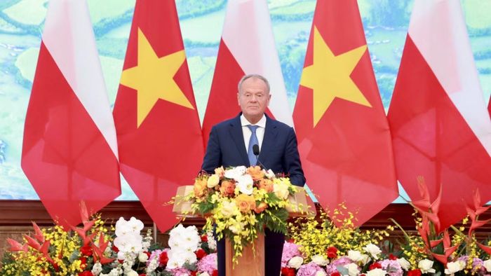  Thủ tướng Ba Lan Donald Tusk phát biểu tại buổi họp báo. 