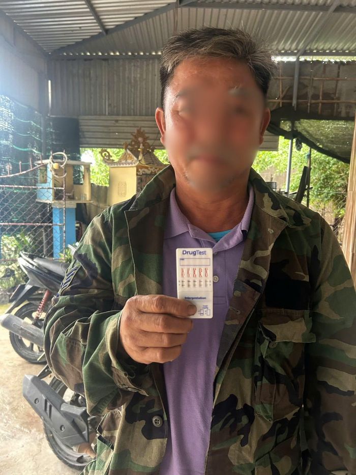 Các ngư dân, chủ tàu cá được cán bộ Công an đến tận nhà test ma túy và đều cho kết quả âm tính.