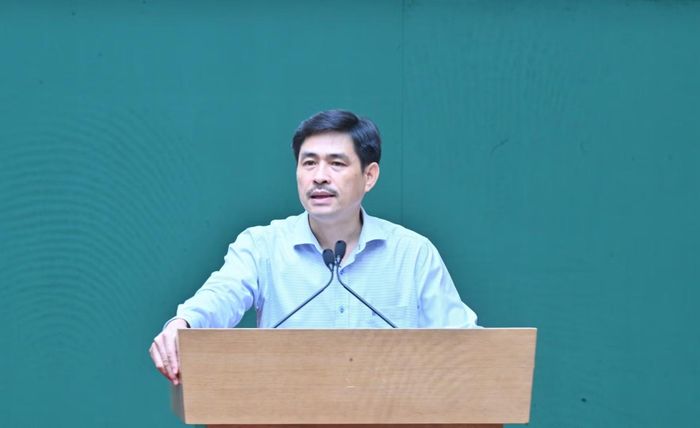  Đồng chí Đỗ Quốc Toản, Phó Cục trưởng Cục Lưu trữ, Văn phòng Trung ương Đảng trình bày chuyên đề tại Lớp bồi dưỡng. 