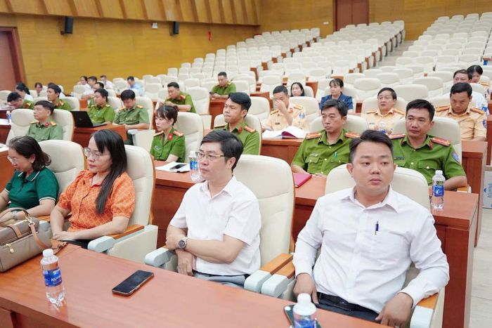 Các đại biểu dự hội nghị.