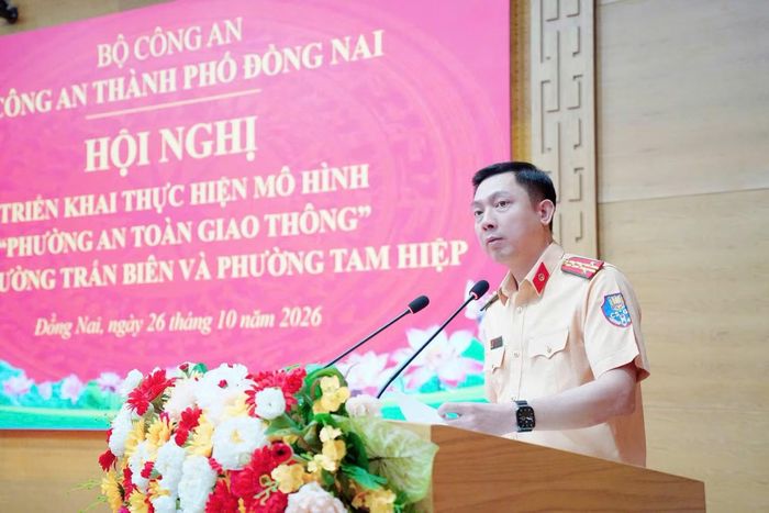 Đại tá Phạm Việt Công, Phó Cục trưởng Cục CSGT phát biểu.