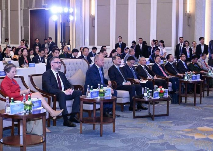  Thủ tướng Lê Minh Hưng và Thủ tướng Cộng hòa Ba Lan Donald Tusk dự Hội nghị bàn tròn doanh nghiệp ﻿Việt Nam- Ba Lan. 