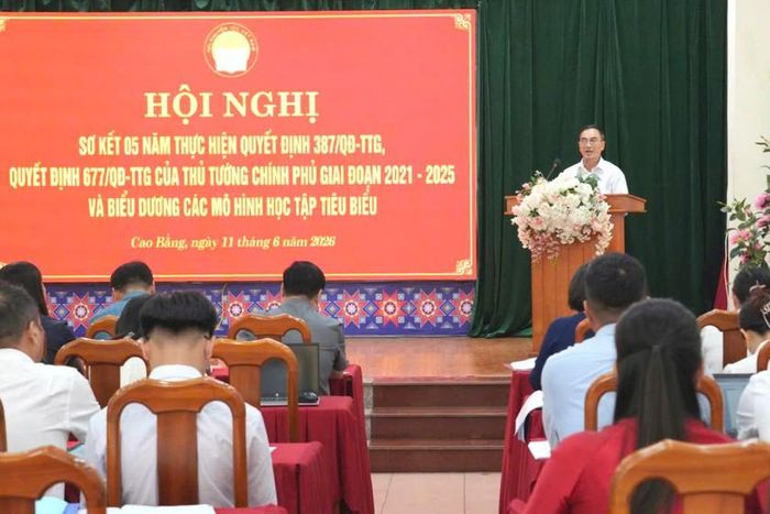 Ông Đàm Danh Tuyên, Trưởng Dòng họ Đàm Ích đại diện "Dòng họ học tập" phát biểu tại Hội nghị Sơ kết 5 năm thực hiện Quyết định 387/QĐ-TTg và Quyết định 677/QĐ-TTg giai đoạn 2021-2025 và biểu dương các mô hình học tập tiêu biểu.