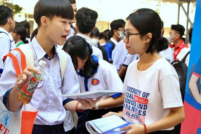 Trường đại học hỗ trợ trường phổ thông trong các chuyên đề hỗ trợ hướng nghiệp.