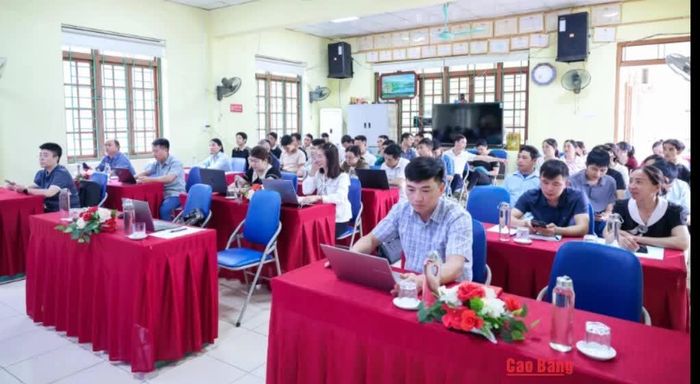 Các đại biểu dự hội nghị.