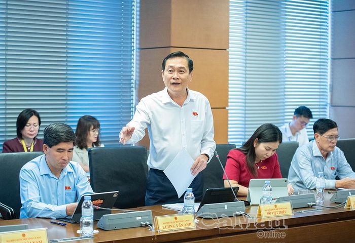 Thiếu tướng Hồ Việt Triều, Uỷ viên Ban Thường vụ Tỉnh uỷ, Giám đốc Công an tỉnh Cà Mau, Uỷ viên Uỷ ban Quốc phòng, An ninh và Đối ngoại của Quốc hội, đề xuất giải pháp nâng cao hiệu quả phân cấp quản lý, phòng cháy, chữa cháy và ứng dụng dữ liệu số.