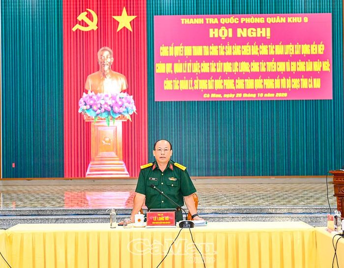 Đại tá Lê Long Hồ, Chánh Thanh tra Quốc phòng Quân khu 9, triển khai văn bản chỉ đạo của Tư lệnh Quân khu về công tác thanh tra tại Bộ CHQS tỉnh Cà Mau.