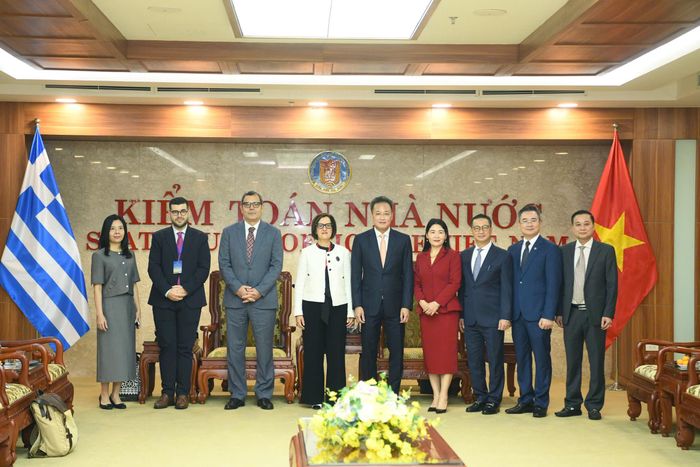 Các đại biểu chụp ảnh lưu niệm. Ảnh: Như Ý