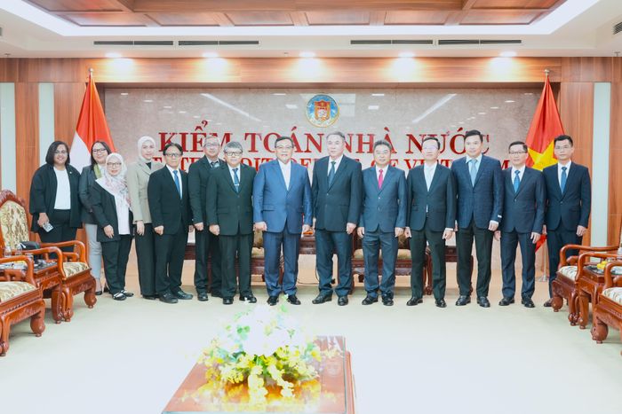 Các đại biểu chụp ảnh lưu niệm. 