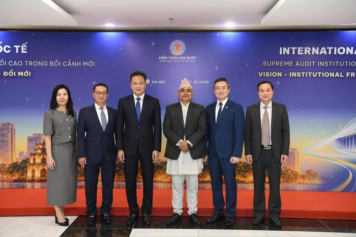 Các đại biểu chụp ảnh lưu niệm. Ảnh: NHƯ Ý
