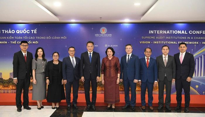 Các đại biểu chụp ảnh lưu niệm. Ảnh: NHƯ Ý