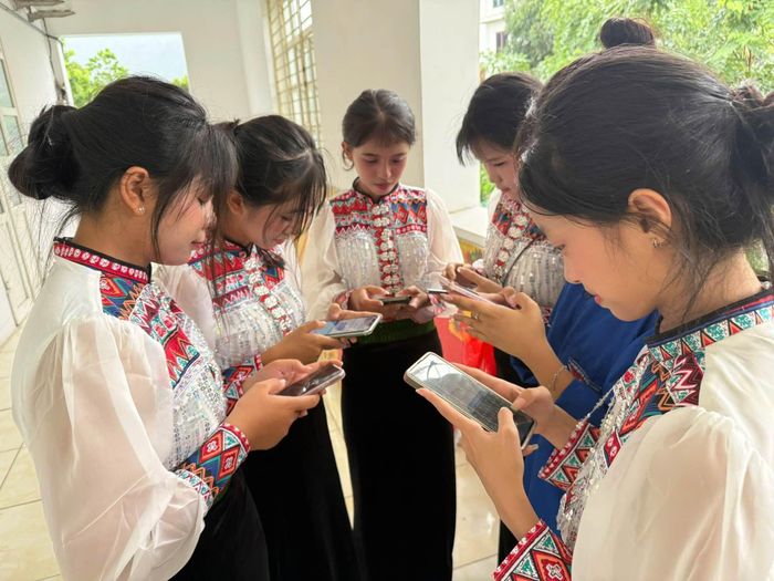 Tuyên truyền, phổ biến pháp luật hiệu quả giúp đồng bào có kiến thức phòng, chống lừa đảo trên không gian mạng - Ảnh: Thu Hiền