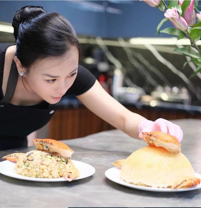 Phương Oanh dành nhiều thời gian vào bếp. ↵