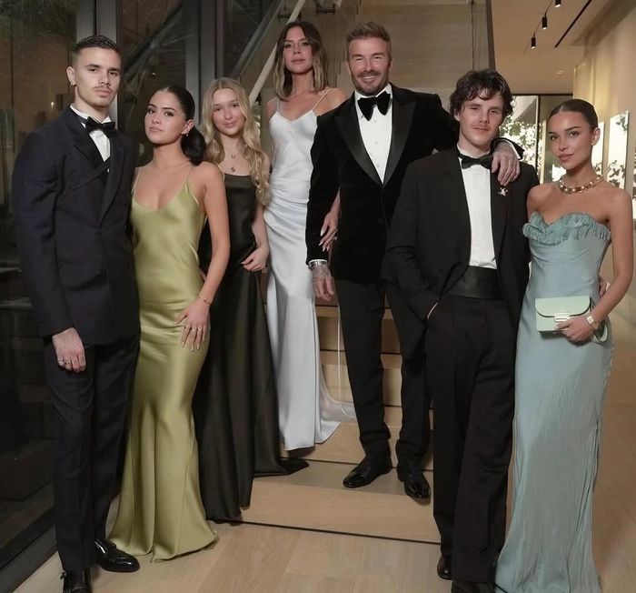 Gia đình Beckham vẫn chưa thể hàn gắn với nhau sau những ồn ào trước truyền thông ↵