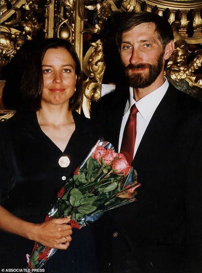 Fran và người chồng Sergei Arsentiev, những người đã cùng nhau chinh phục đỉnh Everest vào năm 1998. Thành tựu của họ đã kết thúc trong bi kịch khi cả hai đều bỏ mạng trên đường xuống núi.
