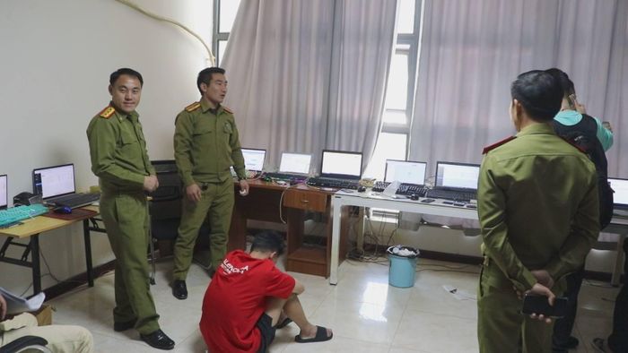 Cảnh sát Lào điều tra một nhân viên trong trung tâm lừa đảo bị triệt phá
