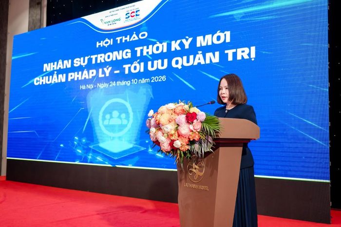 Bà Lê Thị Hiền, Phó Giám đốc Trung tâm Xúc tiến đầu tư và Hỗ trợ doanh nghiệp Hà Nội phát biểu tại hội thảo.