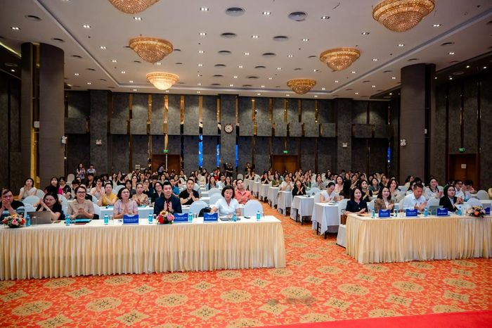 Các đại biểu tham dự hội thảo.