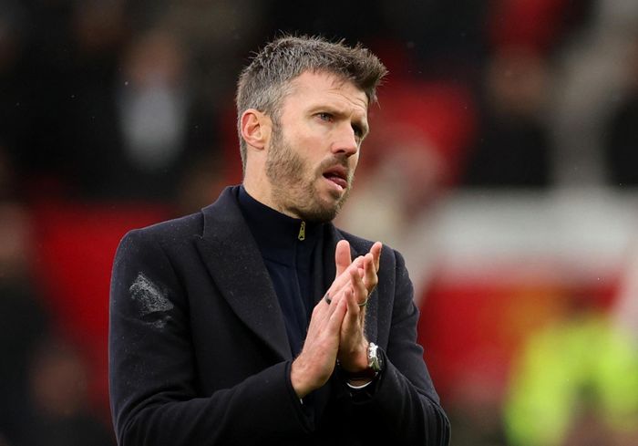HLV Michael Carrick đối mặt với sức ép lớn. (Ảnh: Reuters)