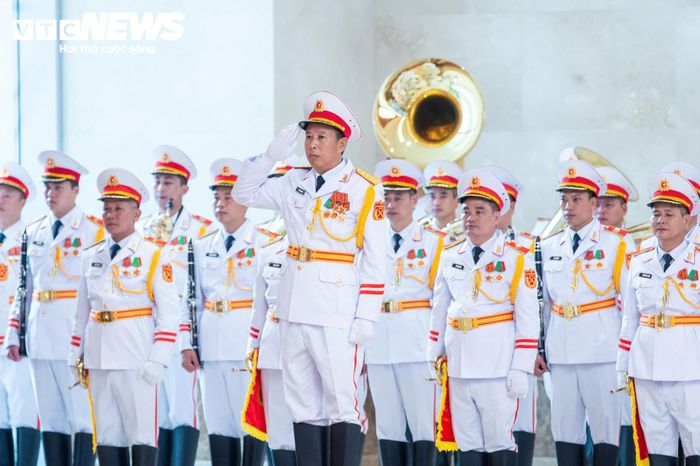 Đây là chuyến thăm Việt Nam lần thứ 2 của ông Donald Tusk trên cương vị Thủ tướng Ba Lan, chuyến thăm lần đầu tiên diễn ra cách đây 16 năm. Trước khi đến Hà Nội, nhà lãnh đạo Ba Lan đã dừng chân ở Đà Nẵng và có một số hoạt động tại địa phương từ ngày 23/10.