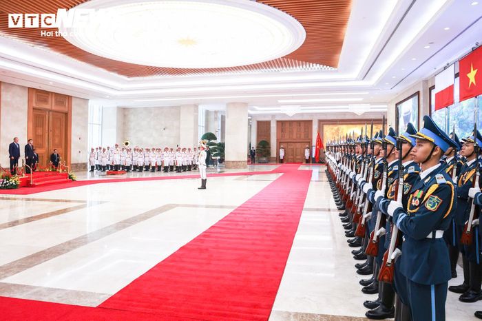 Nhận lời mời của Thủ tướng Chính phủ nước Cộng hòa xã hội chủ nghĩa Việt Nam Lê Minh Hưng, Thủ tướng Cộng hòa Ba Lan Donald Tusk thăm chính thức Việt Nam từ ngày 24 đến 26/10.