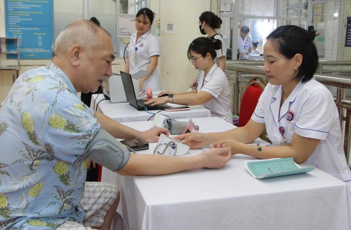 Người dân kiểm tra bệnh mãn tính tại Hà Nội. (Ảnh: Sở Y tế Hà Nội)