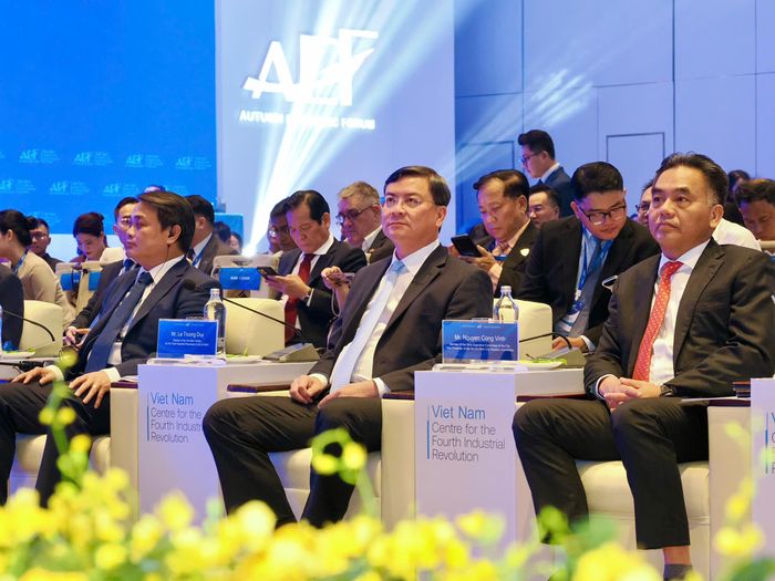 Trong khuôn khổ Diễn đàn kinh tế Mùa Thu 2026, chương trình CEO 500 tập trung bàn 4 nhóm động lực phát triển mới của TP.HCM.