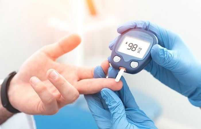 Người bệnh cần được tư vấn, hướng dẫn chăm sóc sức khỏe để nâng cao hiệu quả điều trị đái tháo đường. Ảnh minh hoạ.