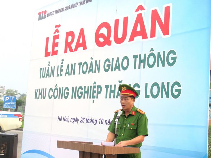 Phó Trưởng Công an xã Thiên Lộc Vũ Hữu Huỳnh phát biểu chỉ đạo tại lễ ra quân. Ảnh: PV