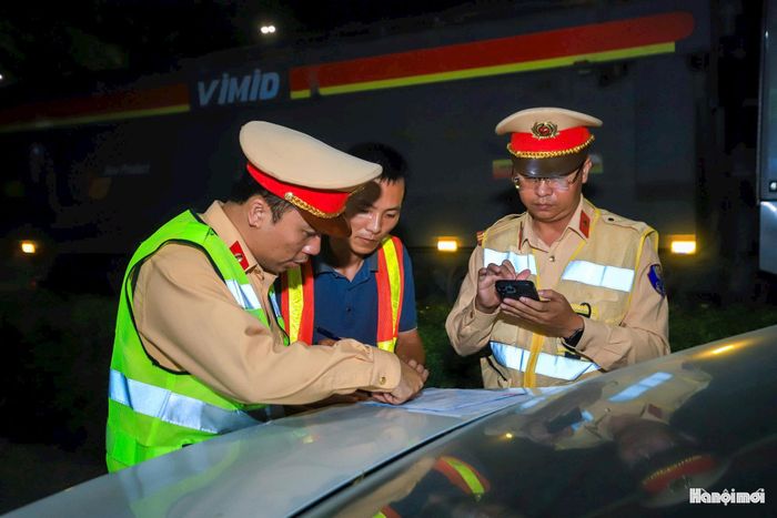 Thời gian tới, Đội Cảnh sát giao thông số 6 tiếp tục duy trì tuần tra, kiểm soát, kiên quyết xử lý các trường hợp vi phạm. Cùng với trách nhiệm của lực lượng chức năng, các đơn vị thi công và doanh nghiệp vận tải cần thực hiện nghiêm quy định về tải trọng, che chắn, vệ sinh phương tiện và thời gian hoạt động, góp phần bảo đảm giao thông thông suốt, môi trường sạch sẽ, an toàn trên các tuyến đường quanh dự án hồ điều hòa Chèm.