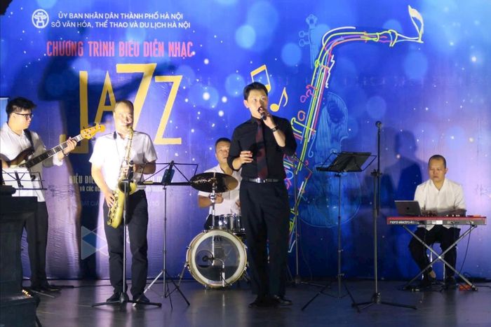 Bên cạnh hòa tấu, chương trình còn có các ca khúc quốc tế và Việt Nam theo phong cách jazz. Ảnh: BTC