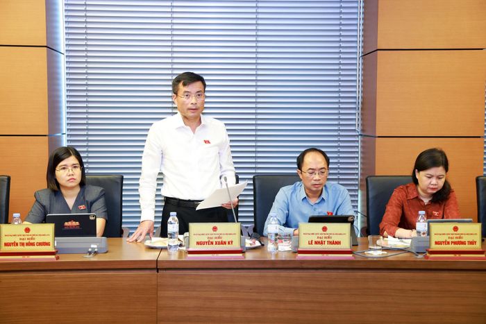 Đại biểu Nguyễn Xuân Kỳ thảo luận. Ảnh: Văn Tuyến