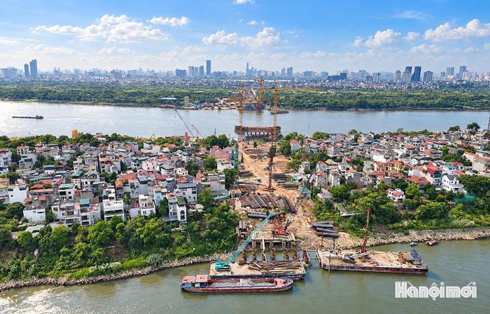 Công trình được thiết kế theo tiêu chuẩn hiện đại với mặt cầu rộng 43m, bao gồm 6 làn xe cơ giới, 2 làn hỗn hợp và lối đi dành cho người đi bộ đáp ứng tiêu chuẩn đường trục chính đô thị với vận tốc thiết kế 80 km/h.