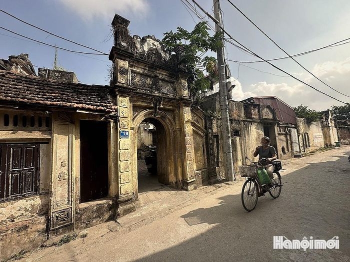 Trong xu hướng phát triển du lịch văn hóa, du lịch làng nghề và du lịch trải nghiệm, làng Cựu sở hữu nhiều tiềm năng để trở thành điểm đến hấp dẫn ở phía Nam Thủ đô. Tuy nhiên, giá trị của ngôi làng không chỉ nằm ở khả năng thu hút khách tham quan mà còn ở trách nhiệm bảo tồn những công trình kiến trúc có giá trị, gìn giữ cảnh quan truyền thống và phát huy ký ức nghề nghiệp của cộng đồng.