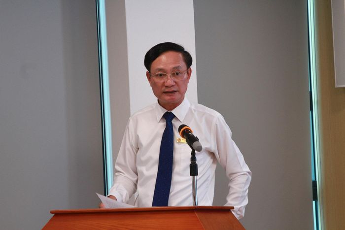 PGS.TS Phạm Minh Anh, Bí thư Đảng ủy, Hiệu trưởng Trường Đào tạo cán bộ Lê Hồng Phong phát biểu khai mạc. Ảnh: PV.