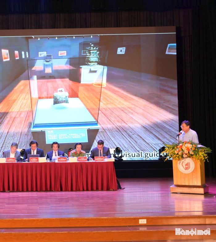 Đại diện Đại học Jeonju (Hàn Quốc) chia sẻ kinh nghiệm thúc đẩy liên kết hữu cơ giữa cơ sở đào tạo, chính quyền và doanh nghiệp sở tại. Ảnh: Văn Thuận