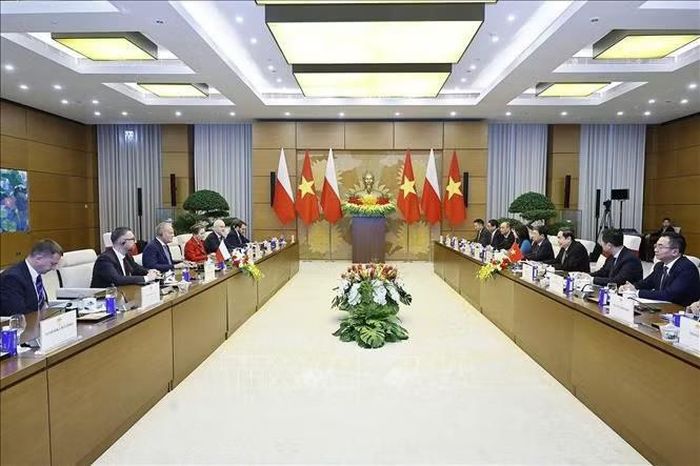 Chủ tịch Quốc hội Trần Thanh Mẫn hội kiến Thủ tướng Ba Lan Donald Tusk. Ảnh: TTXVN
