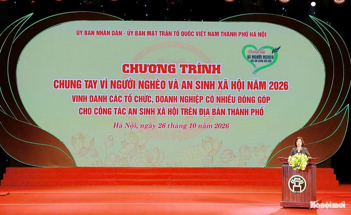 Chủ tịch Ủy ban Mặt trận Tổ quốc Việt Nam thành phố Hà Nội Bùi Huyền Mai kêu gọi cộng đồng chung tay đóng góp, ủng hộ Quỹ “Vì người nghèo” và các hoạt động an sinh xã hội của thành phố. Ảnh: Quang Thái