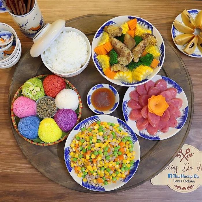 Nem chua, thịt băm rang đậu ngô, ngô ngũ sắc, canh ngũ sắc.