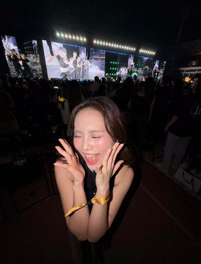 Khi 'đu' concert BigBang, Phương Mỹ Chi nhắc khán giả đừng quên concert sắp diễn ra của mình.