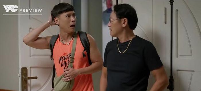 Ông Đô tức giận khi người vào nhà không phải con gái mà là Long. Ảnh VFC